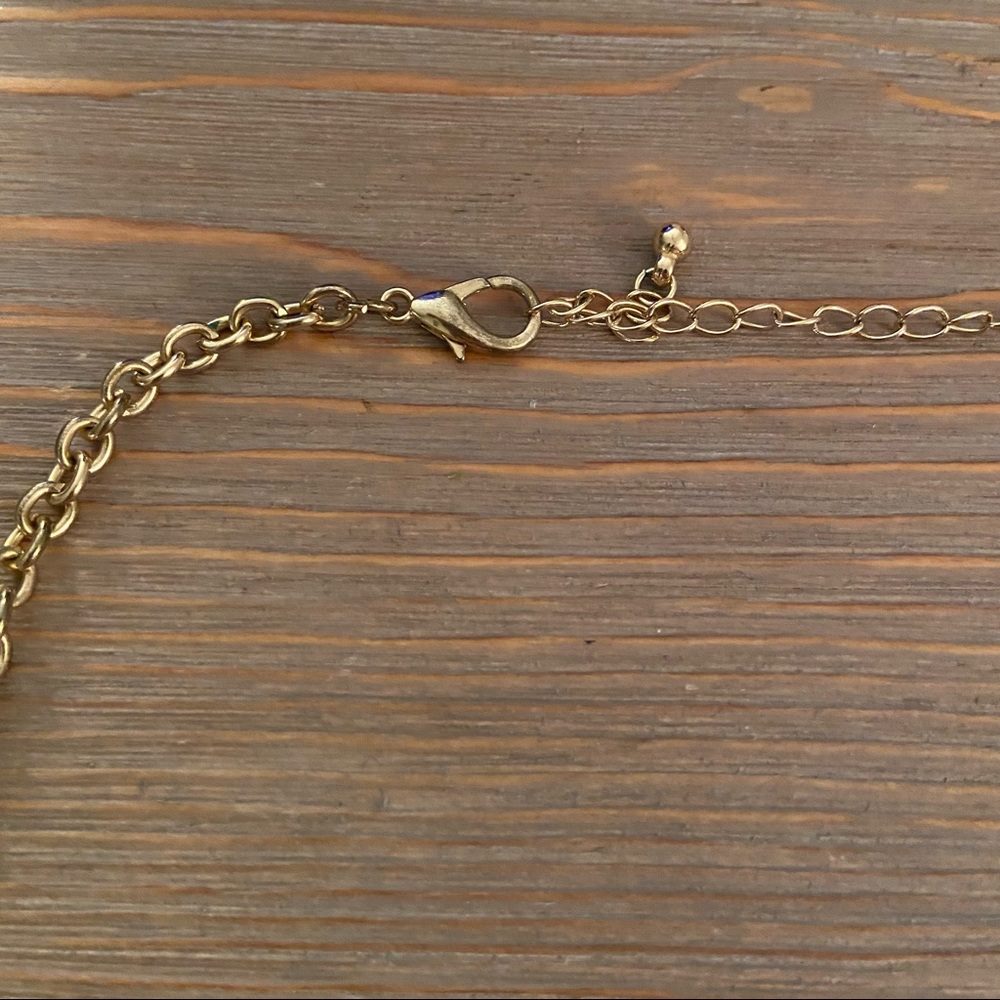 Francesca’s | Floral Statement Necklace Cream - Picture 3 of 4